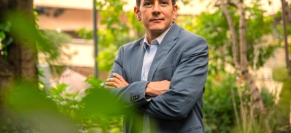 “Quien no vive para servir, no sirve para vivir”: el servicio público como forma de vida