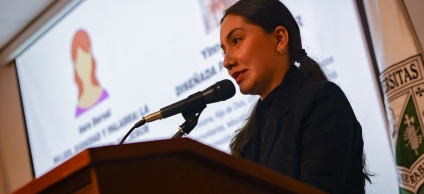 Panelista del Foro la idea de Dios y la mujer en la religión