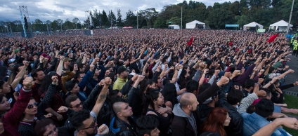 Asistentes al Festival Rock al Parque en el parque Simón Bolívar en Bogotá 