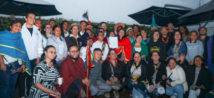 Líderes dd pueblos indígenas de Usaquén y representantes del Distrito en evento de instalación de mesa local indígena