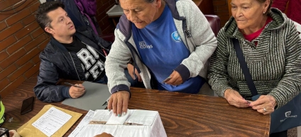 Personas priorizando las iniciativas ciudadanas