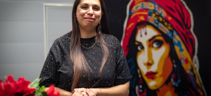 Sandra Demetrio Cristo e imagen de mujer gitana 