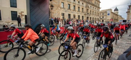 Bogotá vivió una jornada llena de energía, deporte y convivencia ciudadana con el Gran Fondo de Ciclismo, un evento que reunió a más de 5.500 ciclistas de distintas edades y niveles, reafirmando el compromiso de la ciudad con el deporte y la movilidad sostenible.