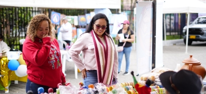Alcaldesa local de Rafael Uribe Uribe en una feria de emprendimientos