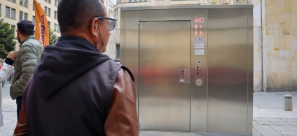 Baño inteligente en el callejón detrás del Murillo Toro