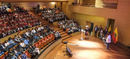 Cerca de 443 estudiantes de colegios públicos de Bogotá se graduaron como ´Dialoguías Escolares´