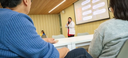 Asistentes al workshop prestando atención