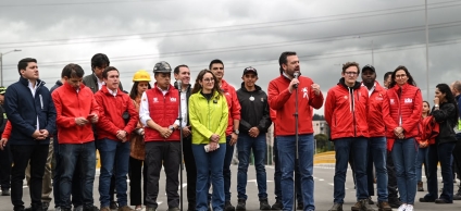 Fotografía del alcalde Carlos Fernando Galán dirigiendose a la audiencia