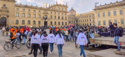 Equipo de gestores Diálogo social en plaza de Bolívar