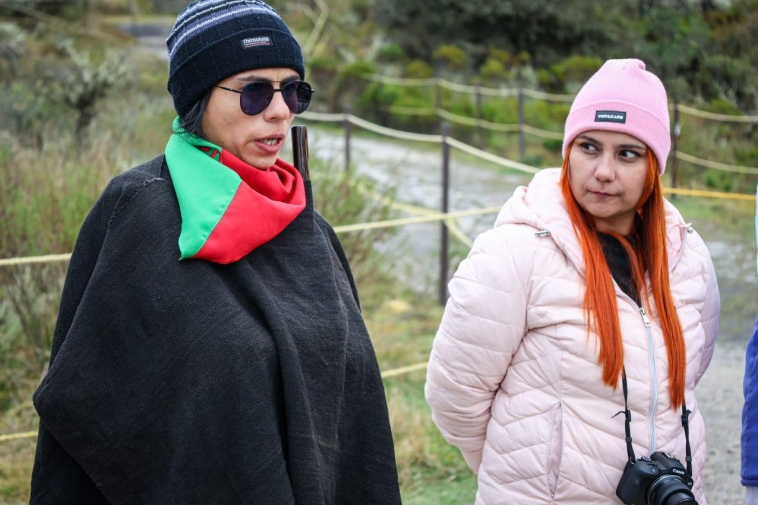 Foto de dos jovenes hombre y mujer