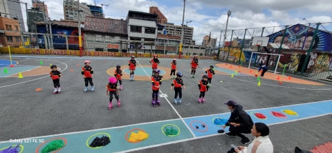 Muestra de patinaje slalom