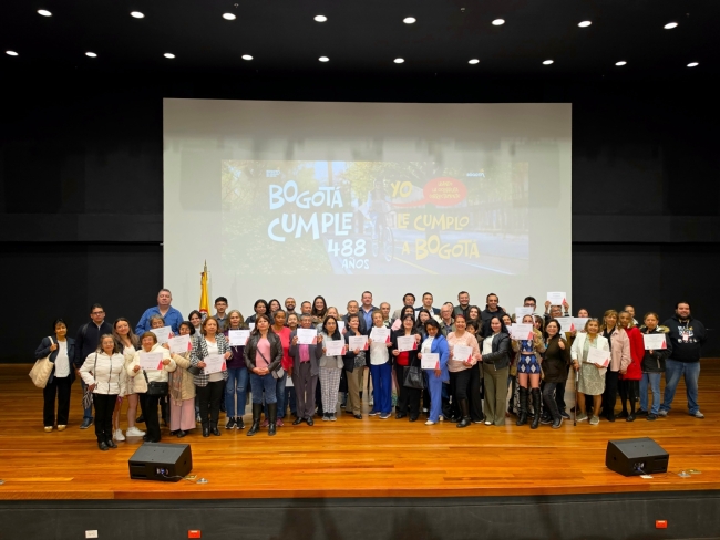 Entrega de certificados a ciudadanos