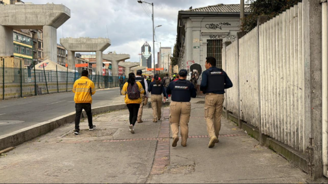 Alcaldía Local de Santa Fe refuerza la recuperación del espacio público con operativo integral en sectores estratégicos 