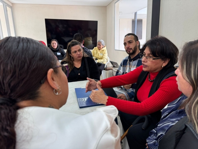 Personas reunidas adelantando la auditoria visible