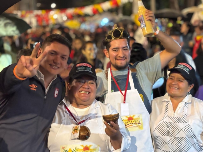 La Alcaldía Local de Santa Fe apoyó con insumos a las familias que mantienen viva esta práctica tradicional.