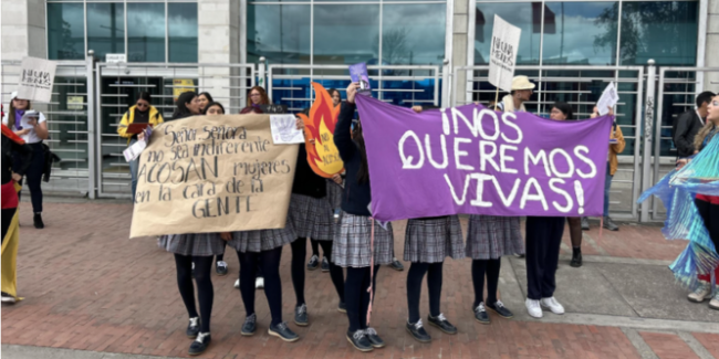 Comunidad educativa del Colegio La Merced participa en jornada contra el acoso callejero