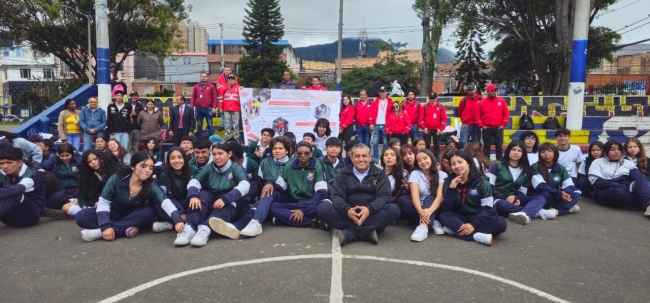 Comunidad, estudiantes e instituciones unidos para recuperar el parque del 20 de Julio, transformando espacios para la convivencia y el encuentro ciudadano.