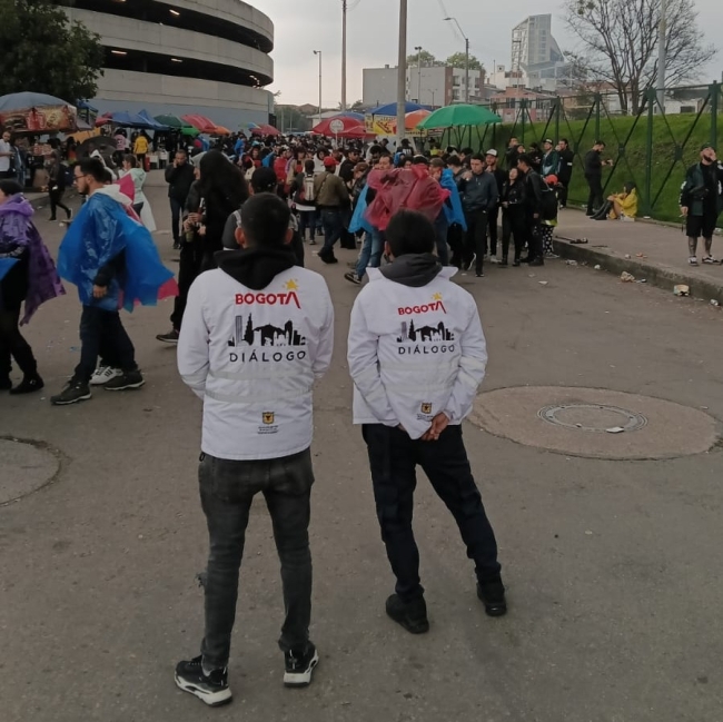 Equipo dialogo en concierto System of a Down