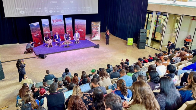 Bogotá entrega más de 100 becas internacionales en el Congreso de la Bogotaneidad