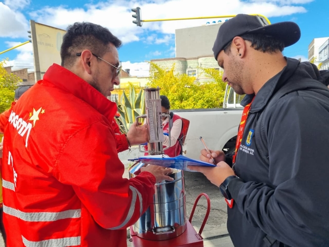 Operativos de inspección a estaciones de servicio en Antonio Nariño garantizan transparencia y protección al consumidor
