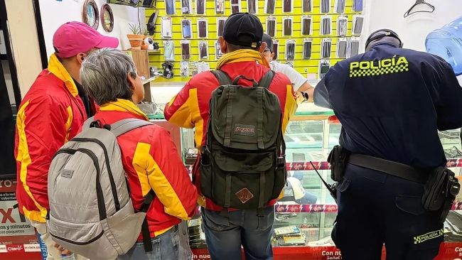 Golpe a la venta informal de celulares en Los Mártires