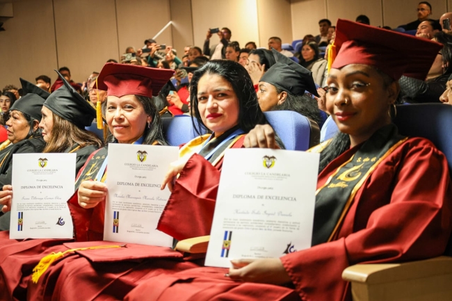 Graduandas de la estrategia de Educación Flexible 