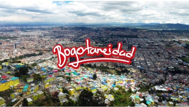 Vista aérea de Bogotá y logo Bogotaneidad