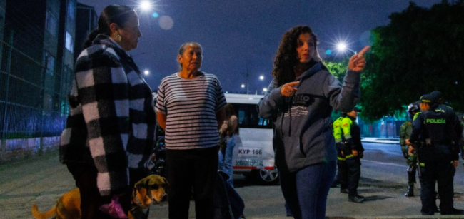 Fotografía de la megatoma nocturna en El Tunal por parte de la alcaldesa local de Tunjuelito.