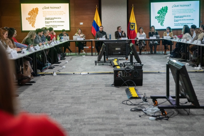 Primera sesión del Gabinete Local, a la que asistieron el equipo de la Secretaría de Gobierno, liderado por el secretario Gustavo Quintero, los 20 alcaldes y alcaldesas locales, y 45 representantes de entidades distritales de Bogotá.