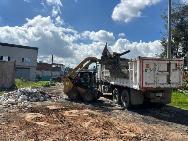 Jornada de recuperación de espacio público en zona aledaña al rio Tunjuelito en la localidad de Kennedy. 