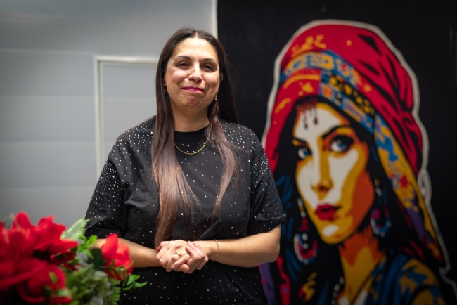 Sandra Demetrio Cristo e imagen de mujer gitana 