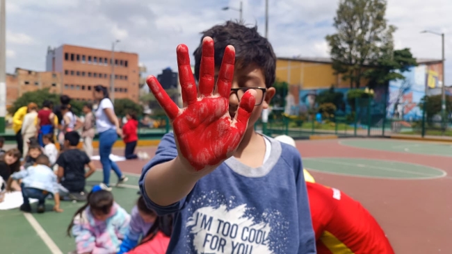 La Alcaldía Local de Antonio Nariño conmemora el Día Internacional de las Manos Rojas con jornada de prevención y protección a la infancia