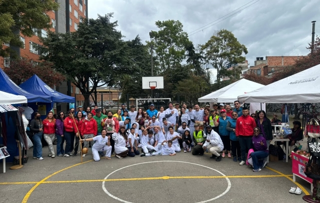 Equipo de Diálogo en acción inspiradora