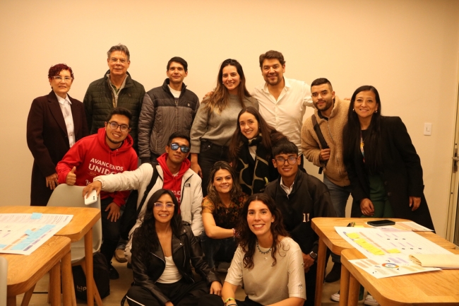 Equipo del workshop posando para la foto