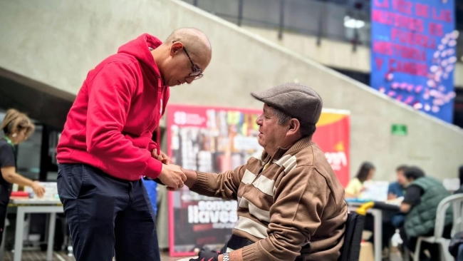 Kennedy entrega 125 dispositivos de asistencia a personas con discapacidad