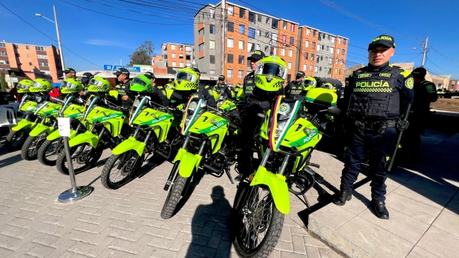 fueron entregadas 212 motocicletas y 41 camionetas para Bogotá