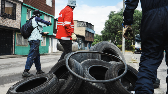 Recuperan 120 m² de espacio público y 250 llantas en Tunjuelito